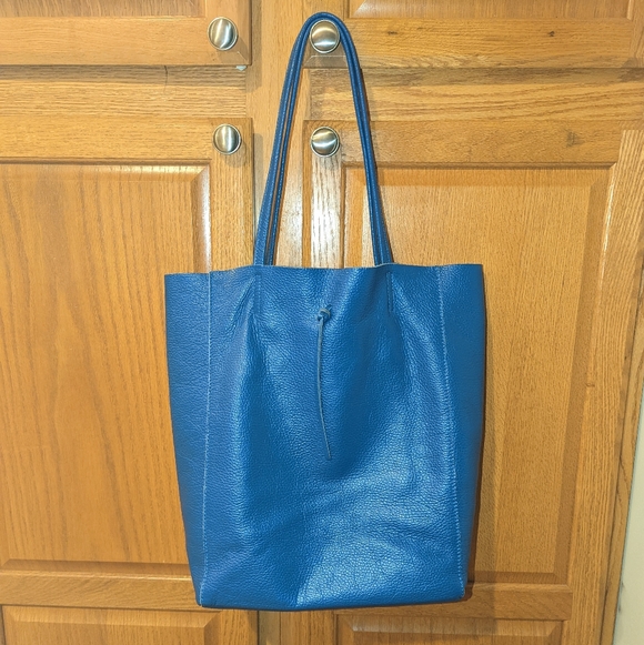 Uno alla volta Francesca Royal Blue Italian Leather Tote Bag hand bag 14.5
